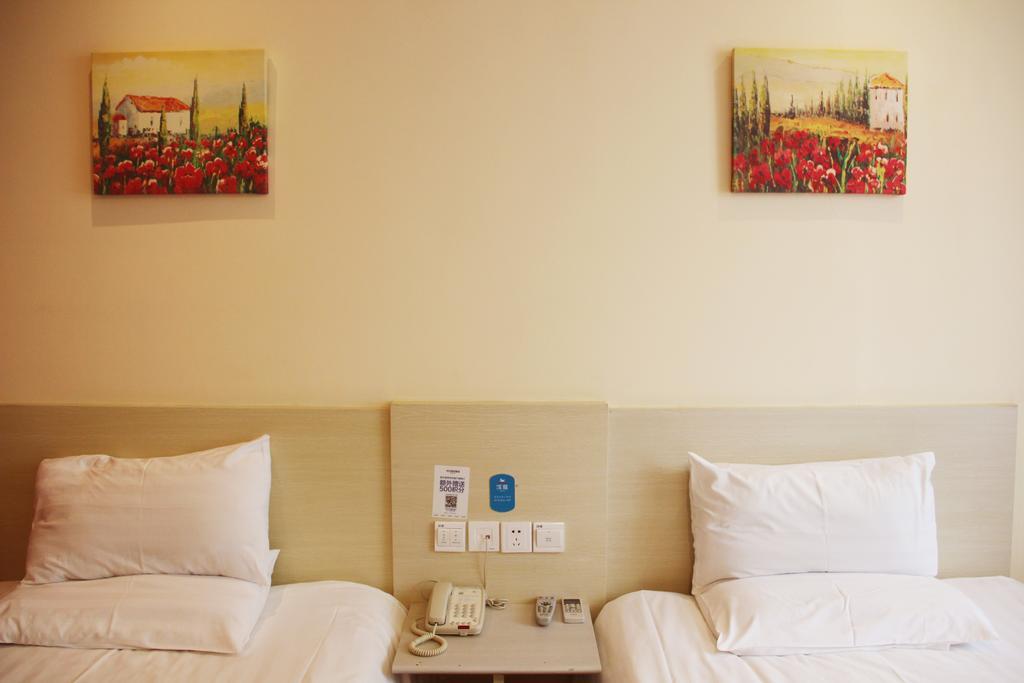 Hanting Hotel Ji'Nan Baotuquan Hongjialou Oda fotoğraf